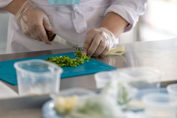 How Can You Innovate Your UK Kitchen Space Using Local Products?